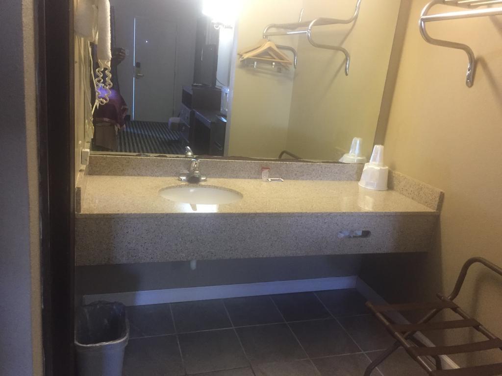 America'S Best Inn & Suites ユリーカ エクステリア 写真